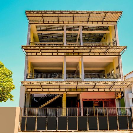 Super Oyo 1759 Family Residence Kediri  Dış mekan fotoğraf