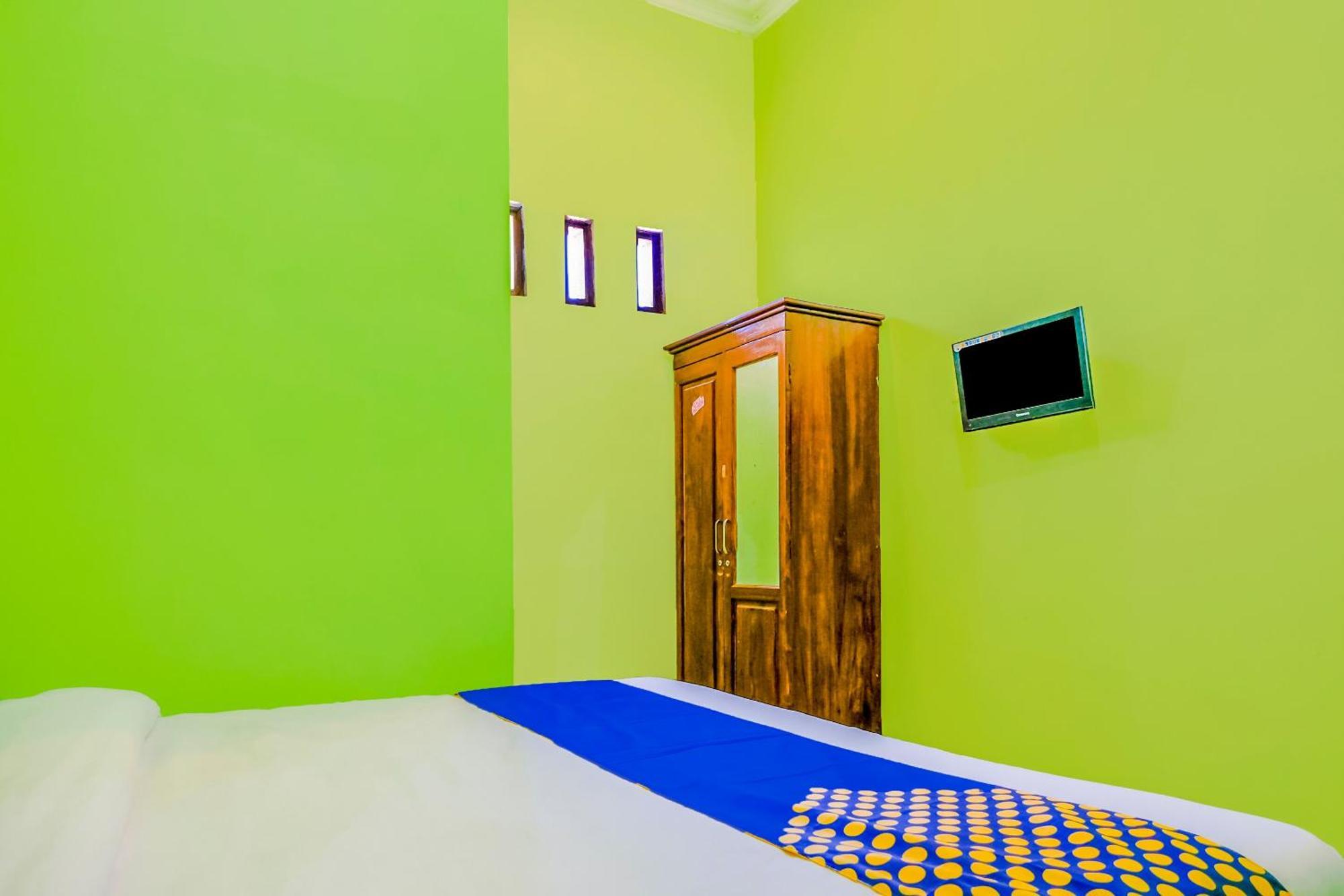 Super Oyo 1759 Family Residence Kediri  Dış mekan fotoğraf