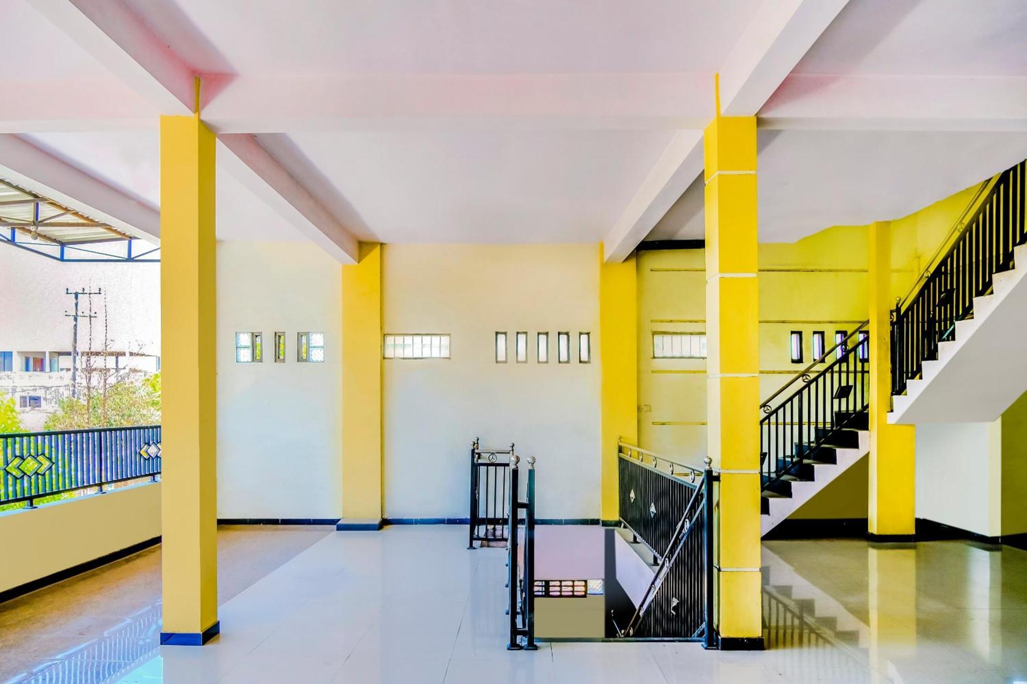 Super Oyo 1759 Family Residence Kediri  Dış mekan fotoğraf
