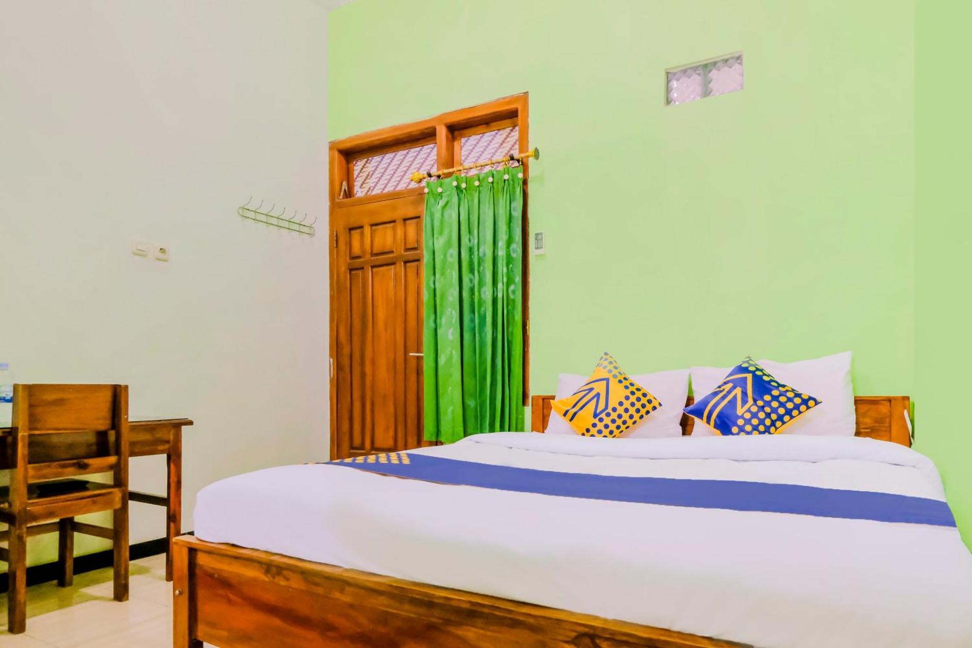 Super Oyo 1759 Family Residence Kediri  Dış mekan fotoğraf