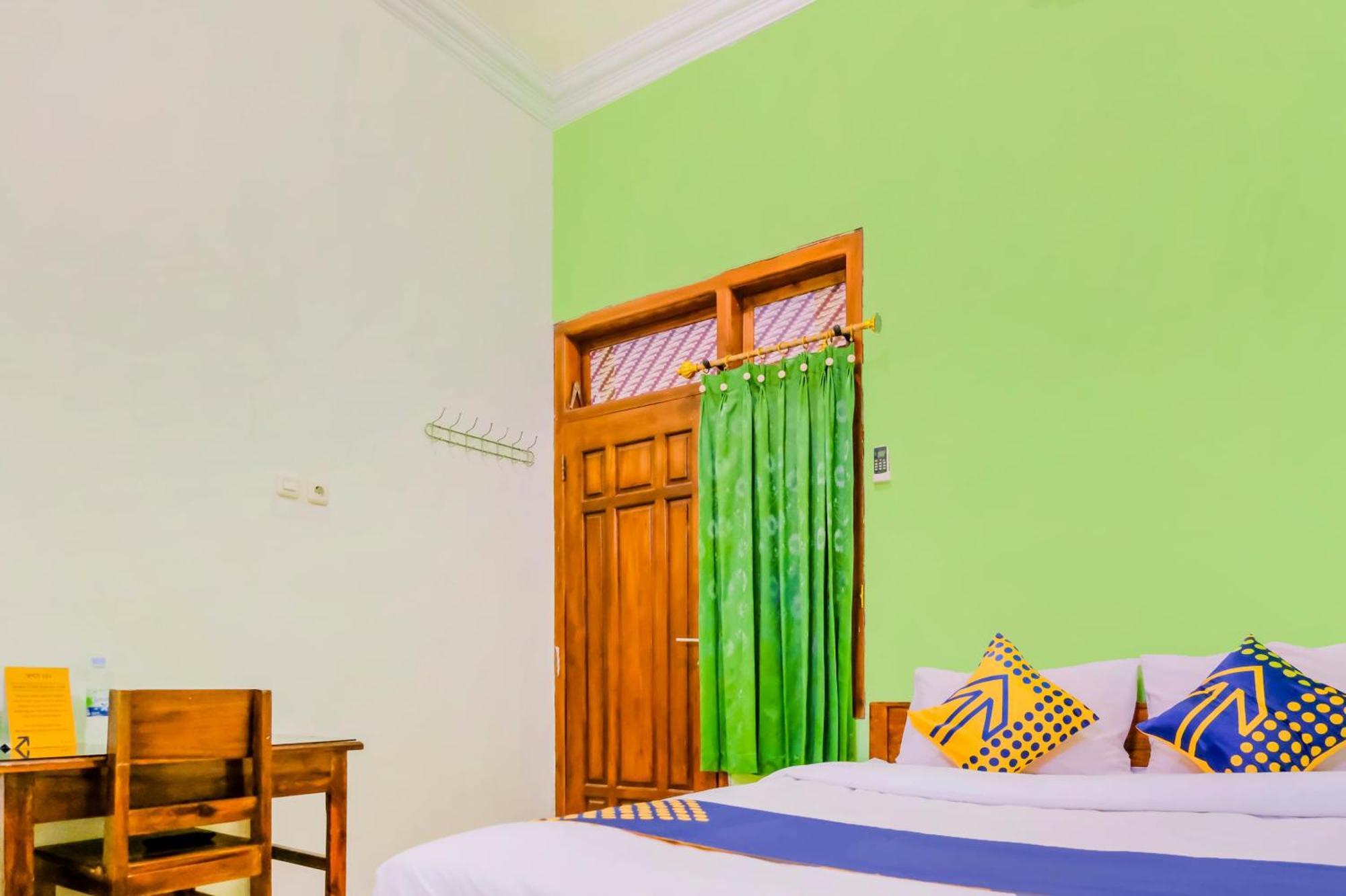 Super Oyo 1759 Family Residence Kediri  Dış mekan fotoğraf